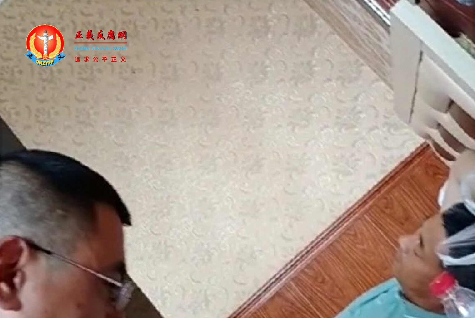 6月2日黑龙江省访民刘杰被当地宁远镇派出所非法拘禁在宾馆，由两警察贴身监控，近日为确保维稳，又将他送拘留所。.png